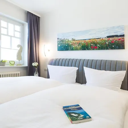 Strandvilla Seeadler Hinter Duene Und Apartment