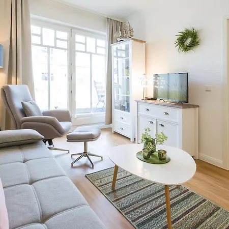 Strandvilla Seeadler Hinter Duene Und Apartment